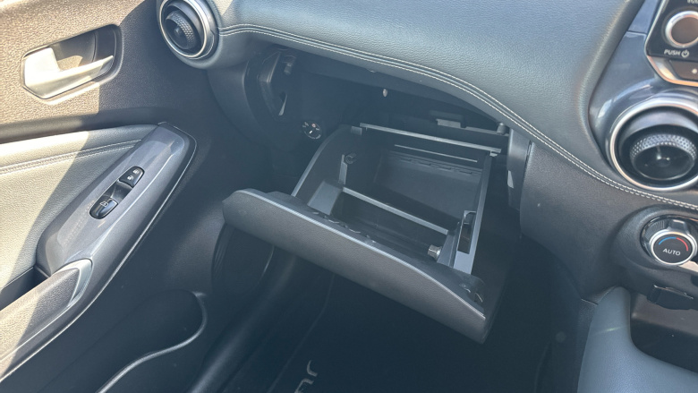 Nissan Juke 1.0 DiG-T N-Connecta 5dr Petrol Hatchback